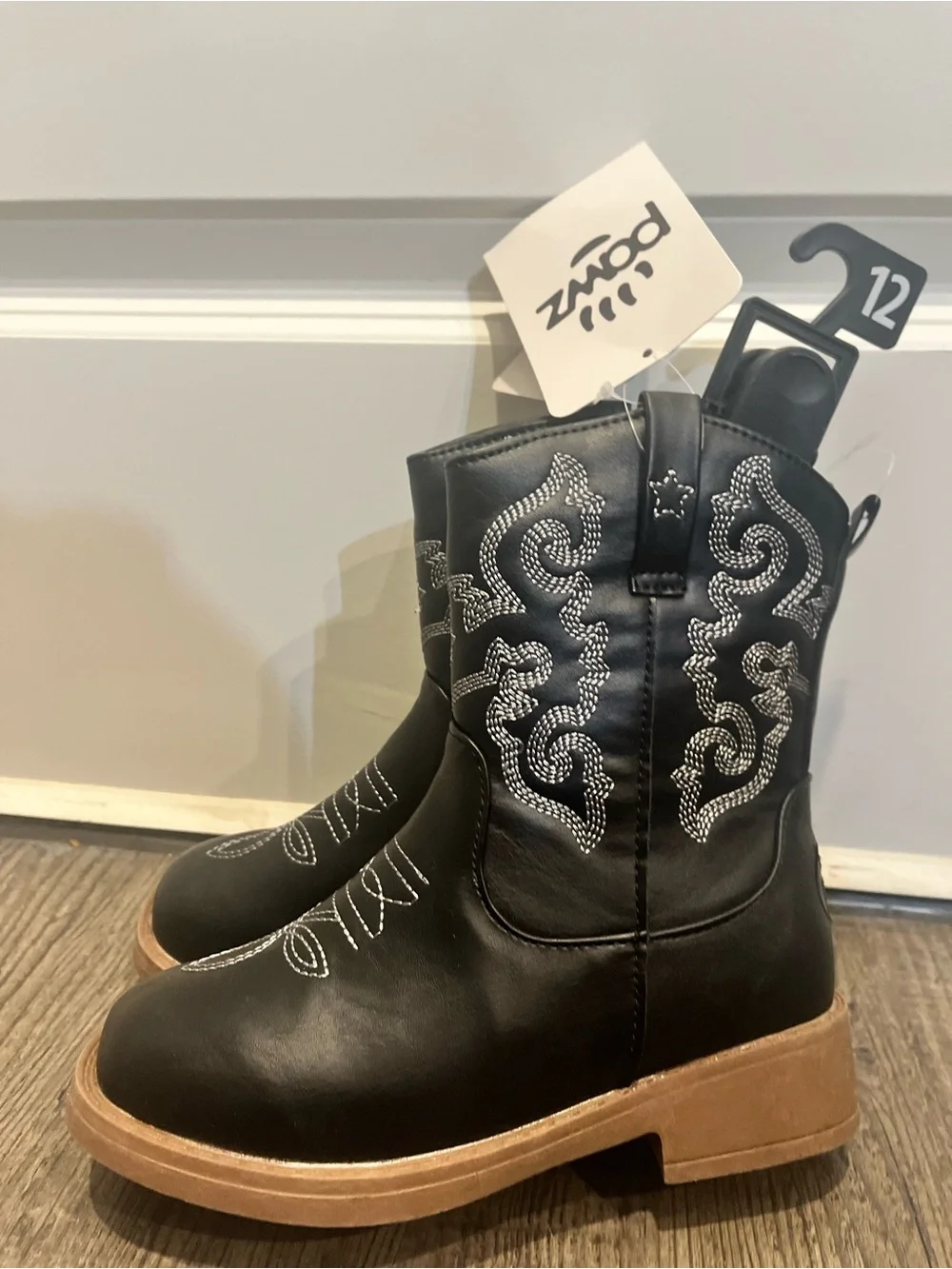 Paws Black Western-Style Ankle Boot with White Stitching size 12, 3Y
